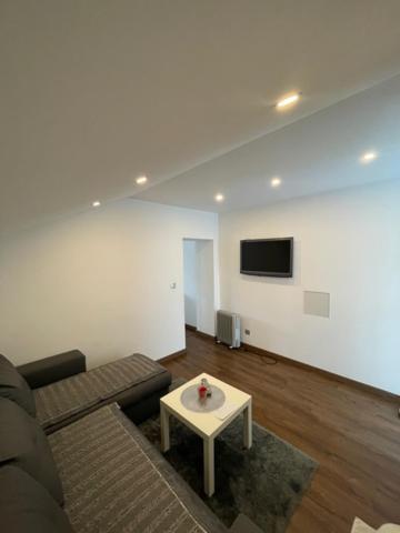 Studio Privee Vesoul -Wifi,Tv,Clim,Parking Gratuit 外观 照片