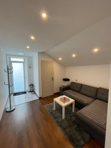 Studio Privee Vesoul -Wifi,Tv,Clim,Parking Gratuit 外观 照片