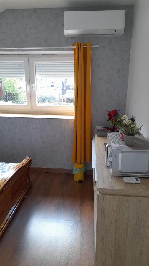 Studio Privee Vesoul -Wifi,Tv,Clim,Parking Gratuit 外观 照片