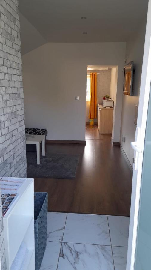 Studio Privee Vesoul -Wifi,Tv,Clim,Parking Gratuit 外观 照片